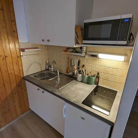 Апартаменты Spacious Flat With Private Parking