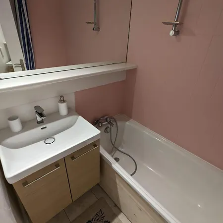 Spacious Flat With Private Parking Apartamento